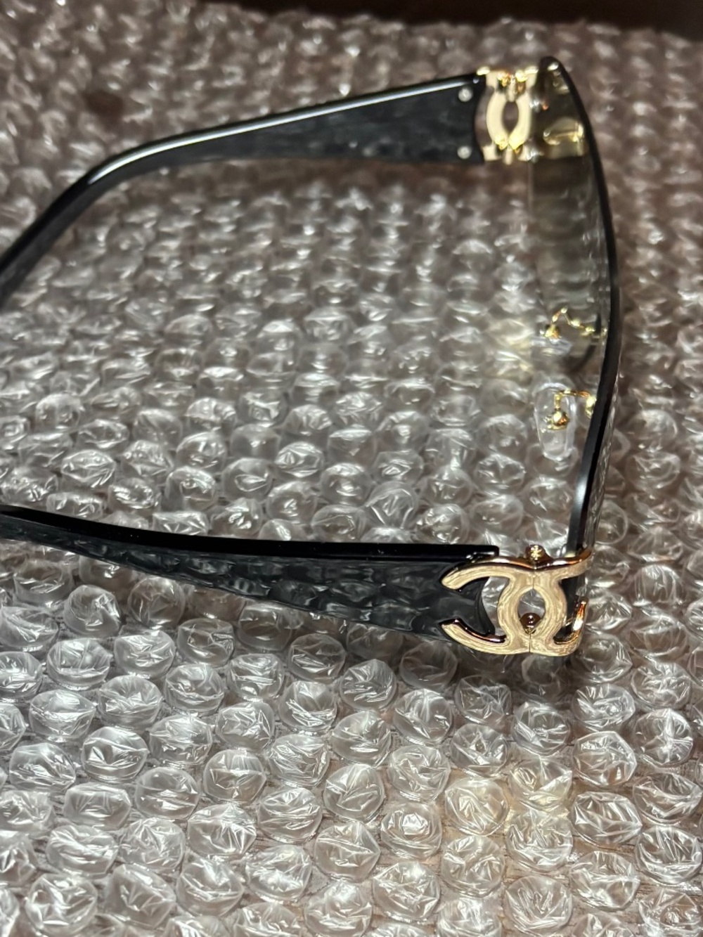 Black ombrΓ© sunglasses with gold accent